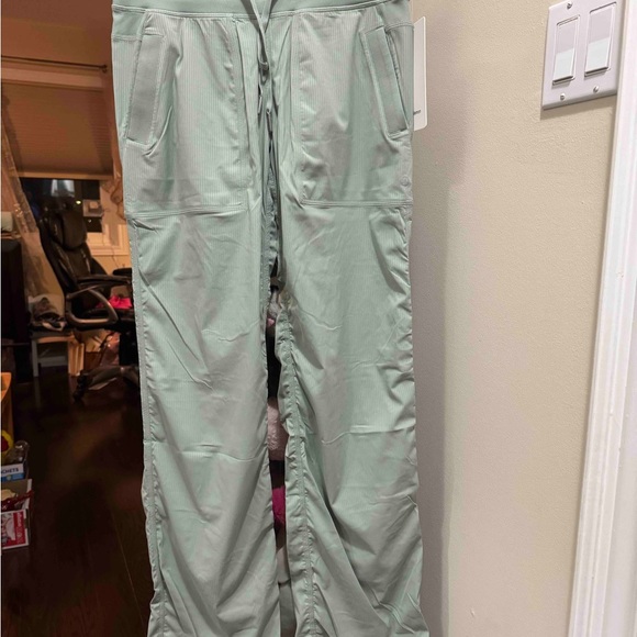 Brand NEW lululemon dance studio pants with TAG on - Picture 2 of 2